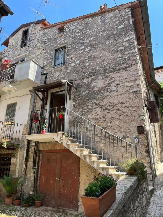 Villa Dai Dico La Pace Nel Borgo Maenza Exterior foto